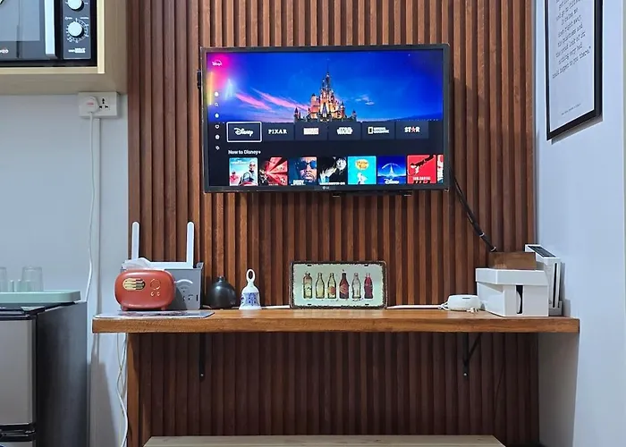 Newly Renovated - Vintage Vibes - Modern Comfort Unit In Makati, Ph Apartment